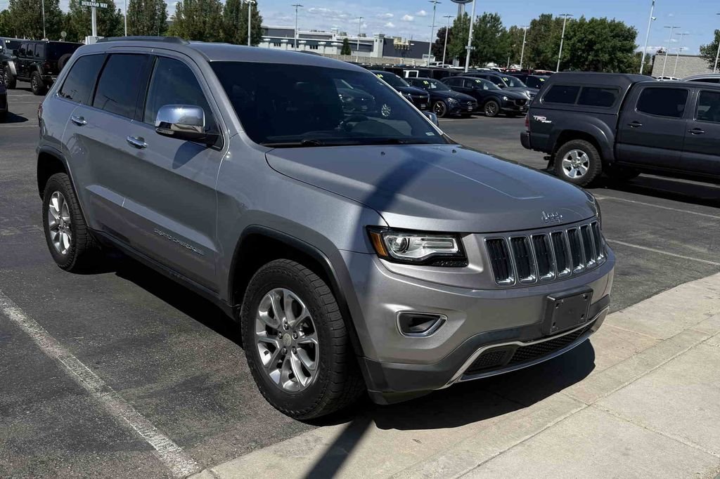 Used 2016 Silver Jeep Limited image 2