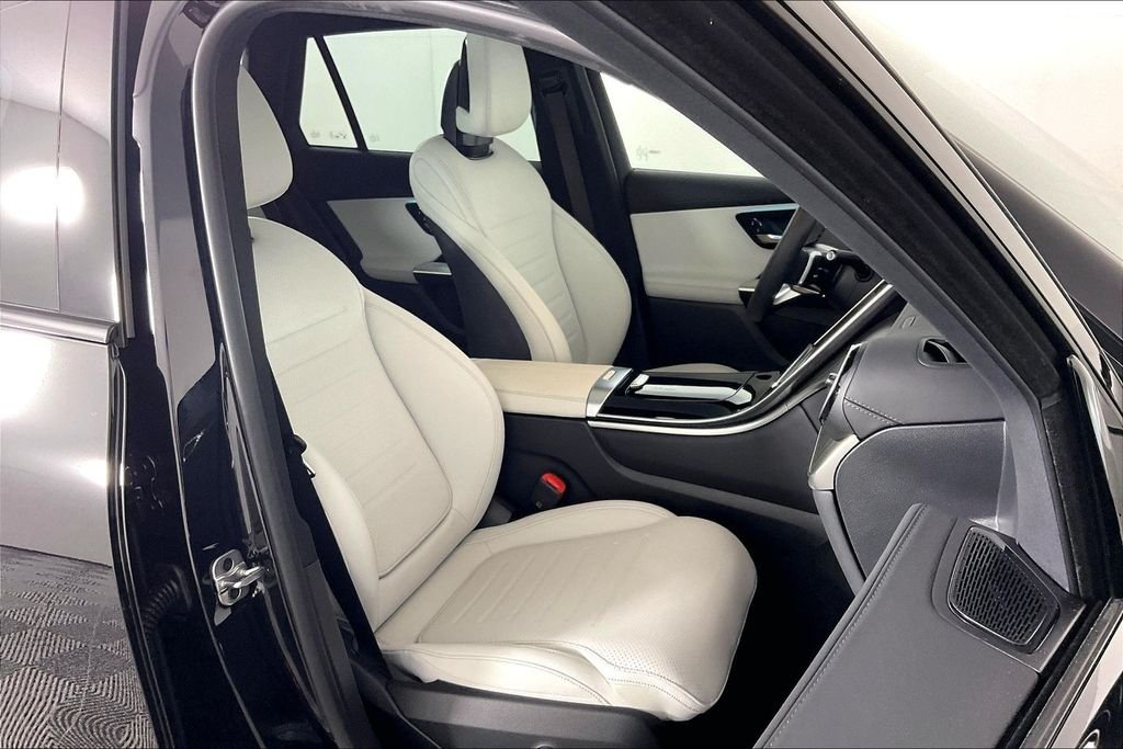 Used 2026 Black Mercedes-Benz GLC 300 image 7