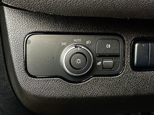 Used 2025 Blue Mercedes-Benz Cargo 144 WB image 39