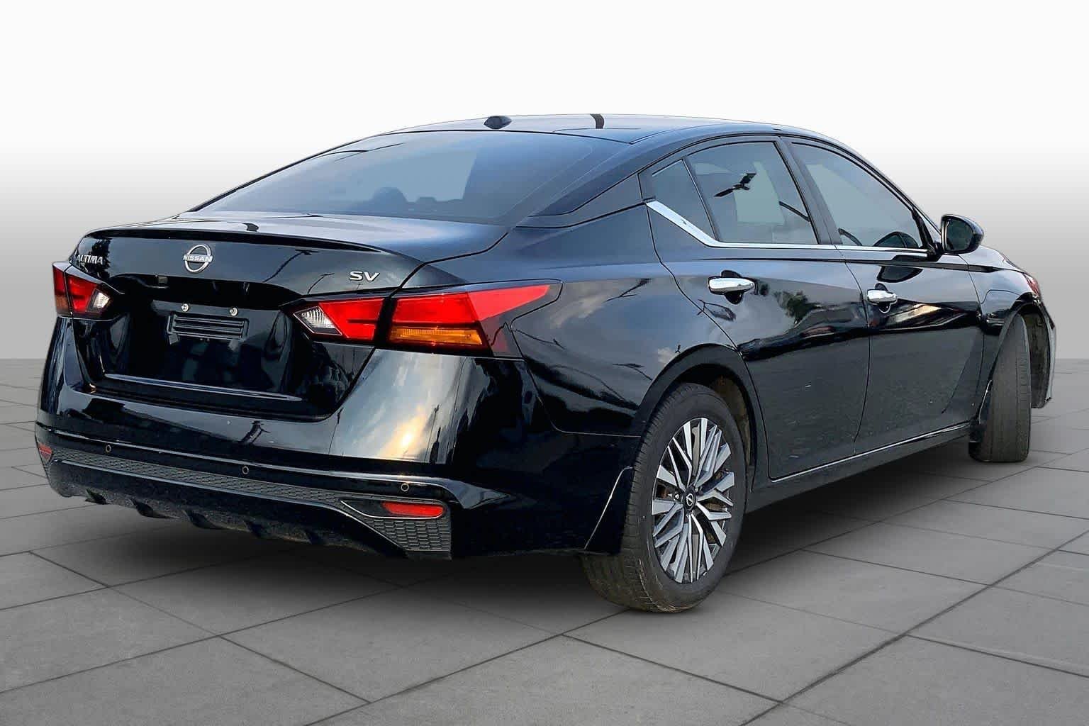 Used 2024 Super Black Nissan 2.5 SV image 12