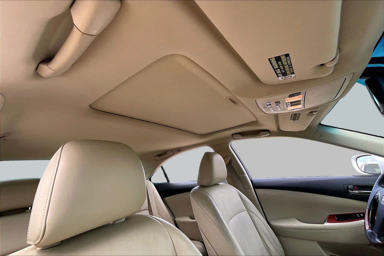 Used 2011 Starfire Pearl Lexus  image 11