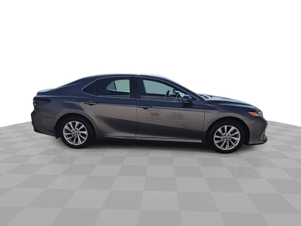 2023 Toyota Camry LE - Photo 9