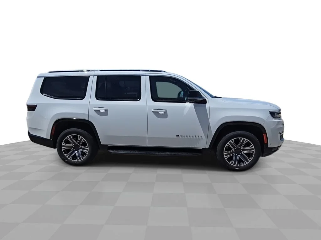 Used 2023 White Jeep Base image 9