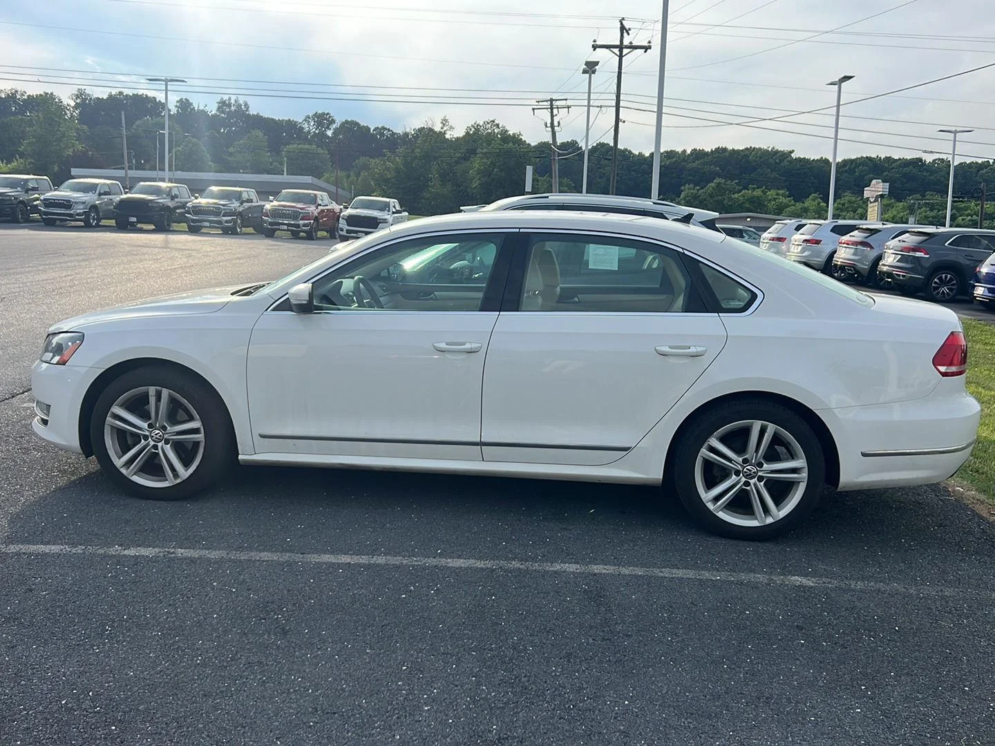Used 2013 Candy White Volkswagen TDI SE w/Sunroof & Nav image 2