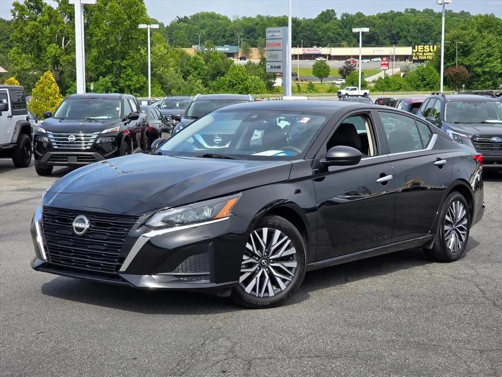 Used 2025 Black Nissan 2.5 SV image 2