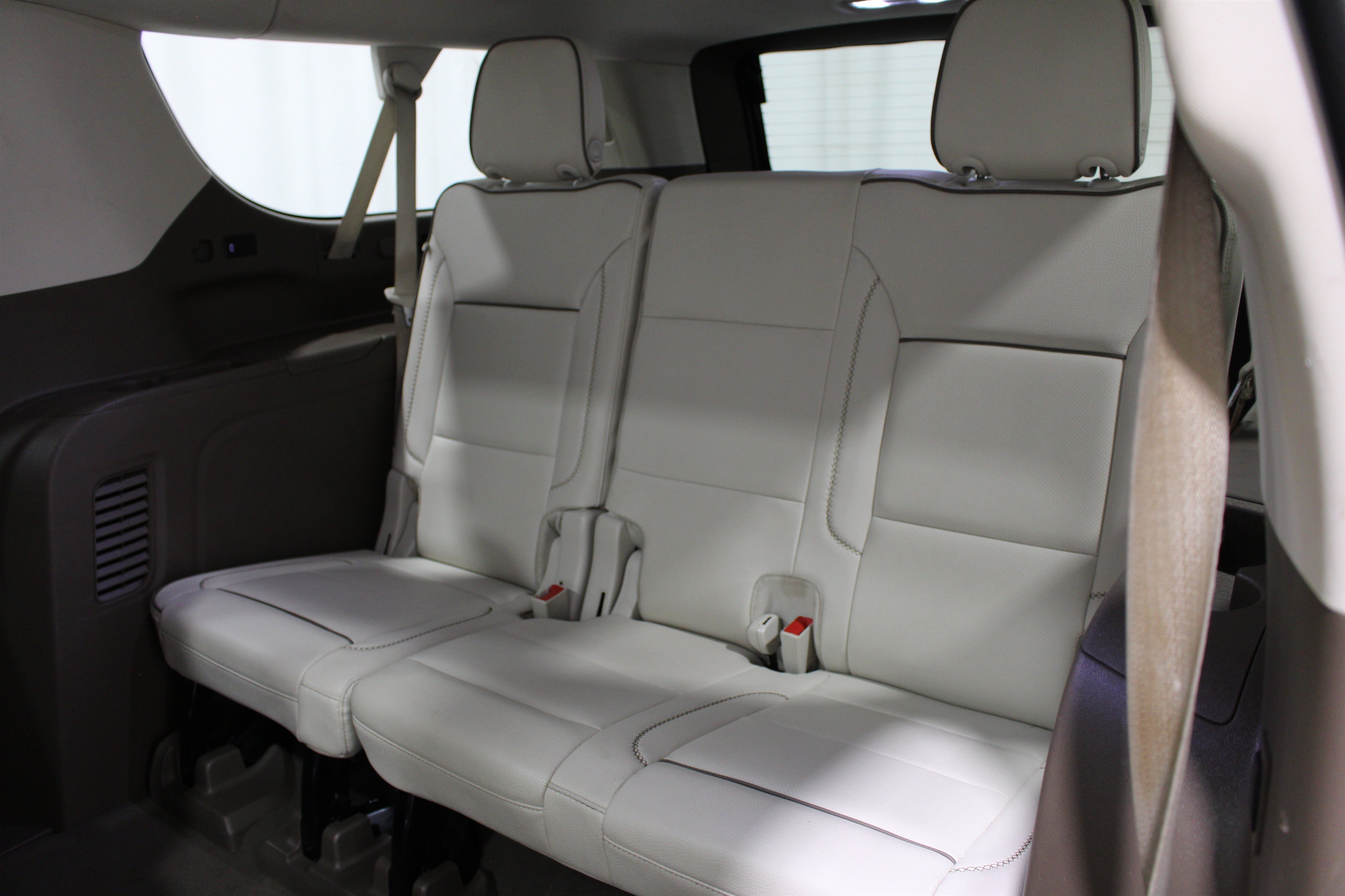 Used 2023 Pearl Beige Metallic GMC Denali image 22