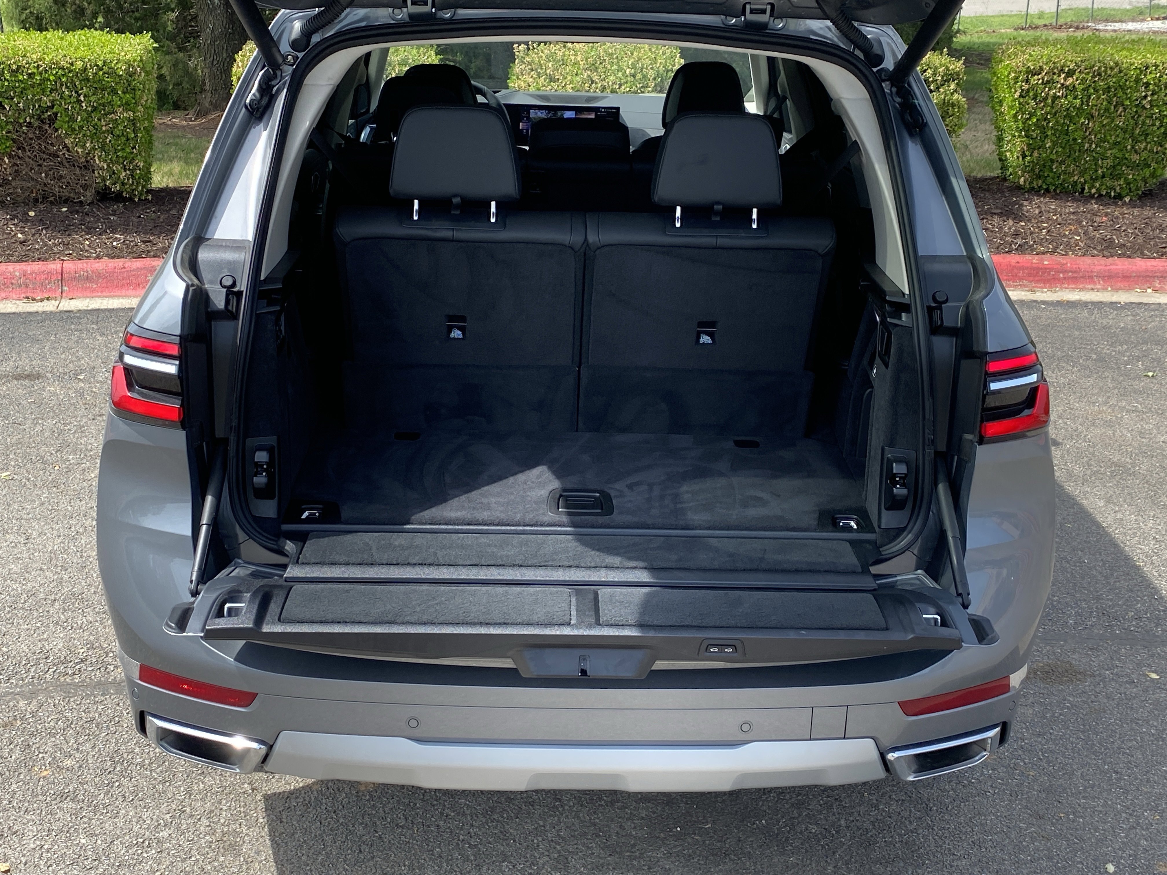 Certified Used 2026 Skyscraper Gray Metallic BMW xDrive40i image 5