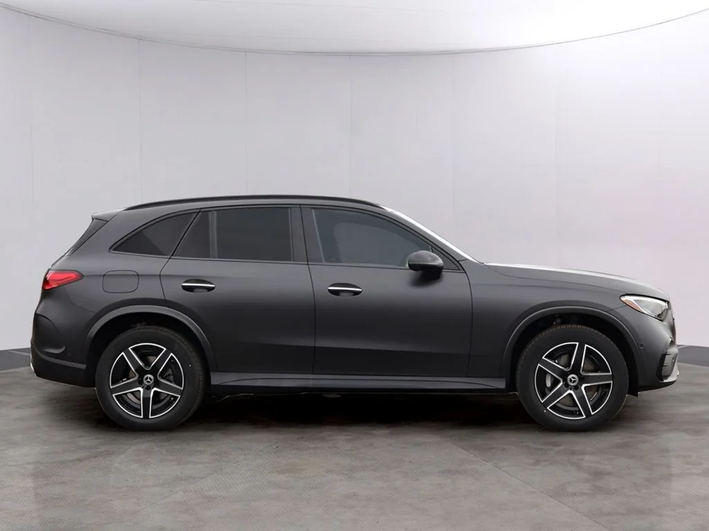 New 2026 MANUFAKTUR Graphite Gray Magno Mercedes-Benz GLC 300 image 4
