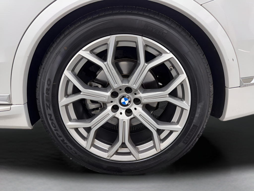 Used 2025 White Metallic BMW xDrive40i image 40