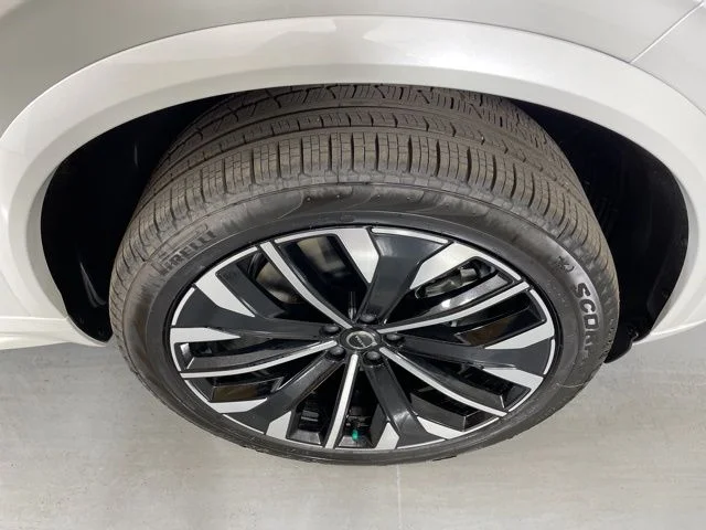 2026 Volvo XC90 Plus - Photo 11