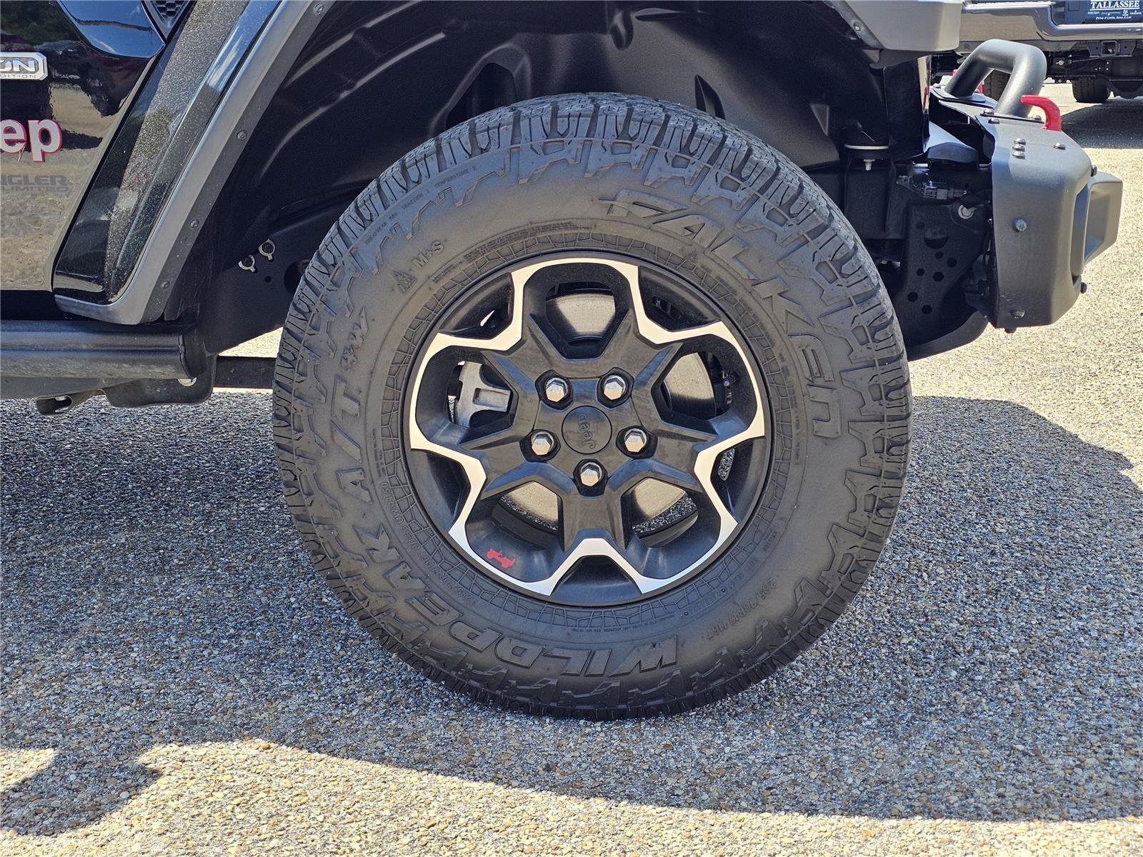 Certified Used 2020 Black Clearcoat Jeep Recon image 6