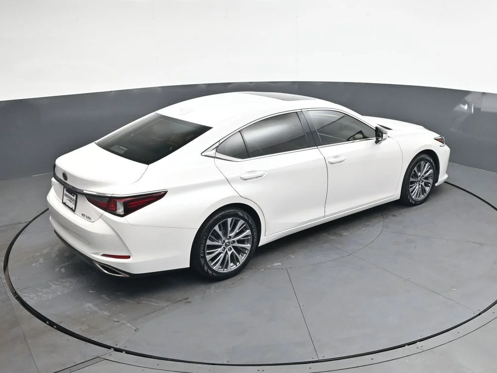 Used 2021 White Lexus 350 image 36