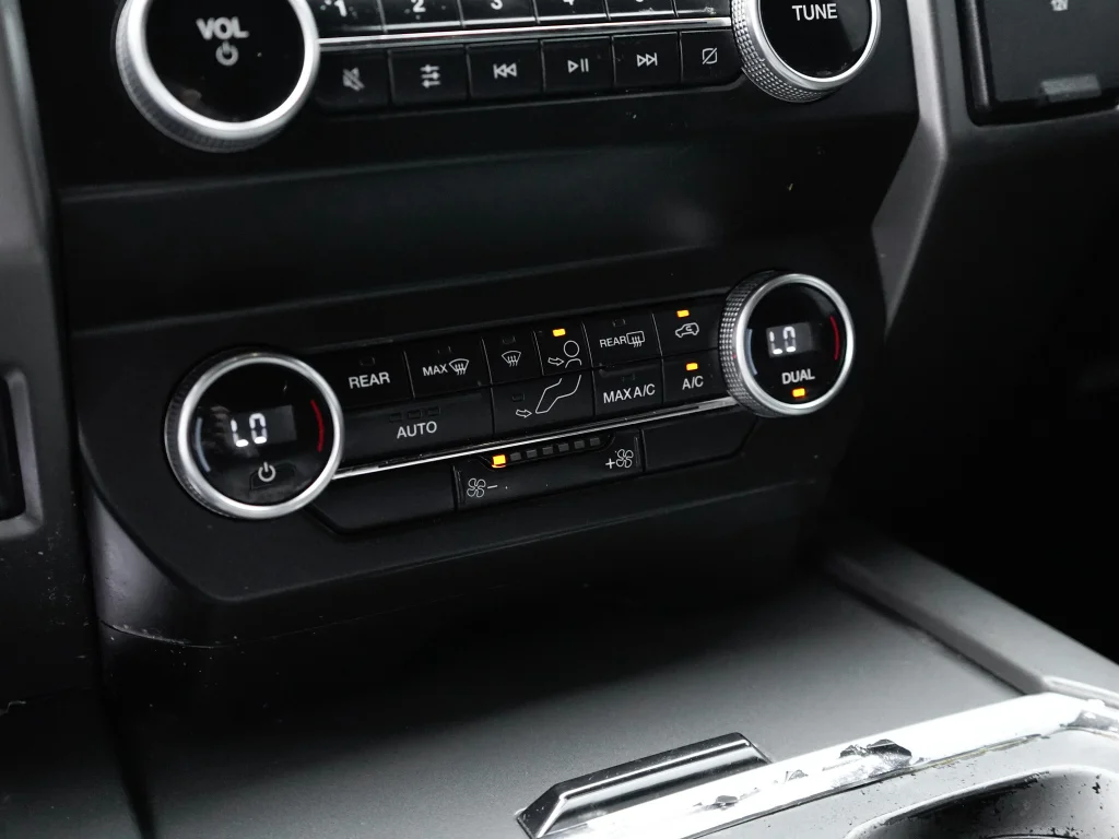 Used 2019 Agate Black Metallic Ford XLT image 21