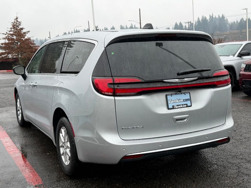 New 2026 Silver Mist Clear-Coat Exterior Paint Chrysler Select image 6