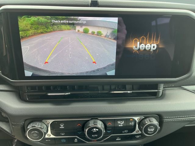 Used 2024 Hydro Blue Pearlcoat Jeep Rubicon image 15