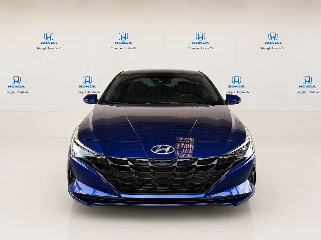 Used 2021 Blue Hyundai SE image 2
