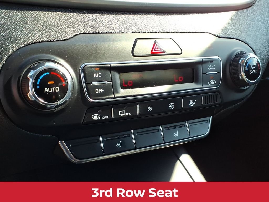 Used 2020 Gravity Grey Kia LX w/convenience pkg & 3rd row seat image 10