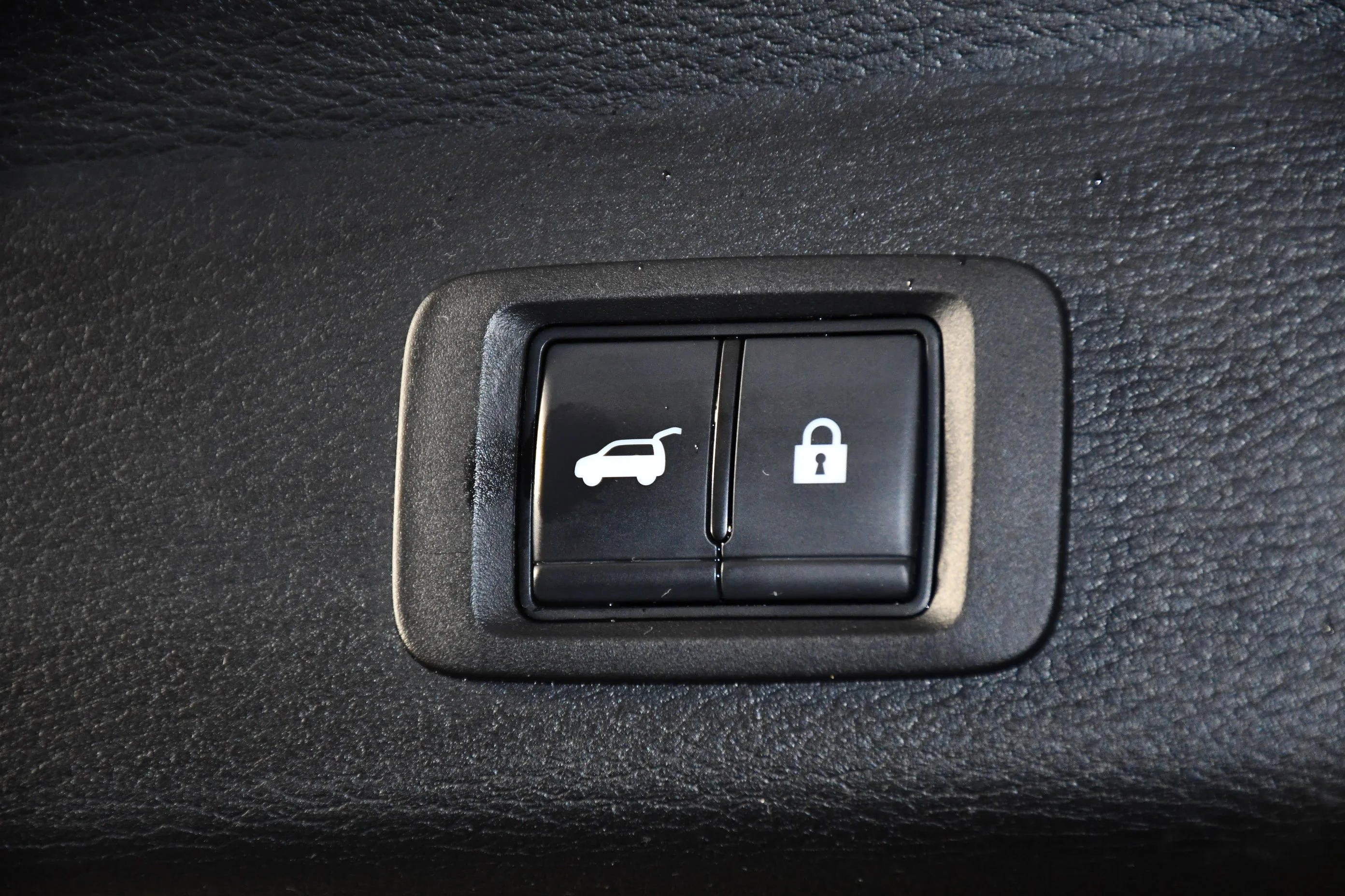 Certified Used 2023 White Diamond Mitsubishi SE image 50