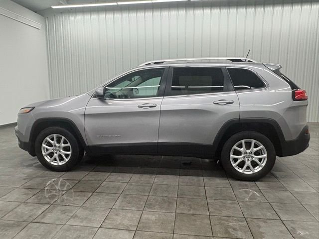 Used 2016 Silver Jeep Latitude image 6
