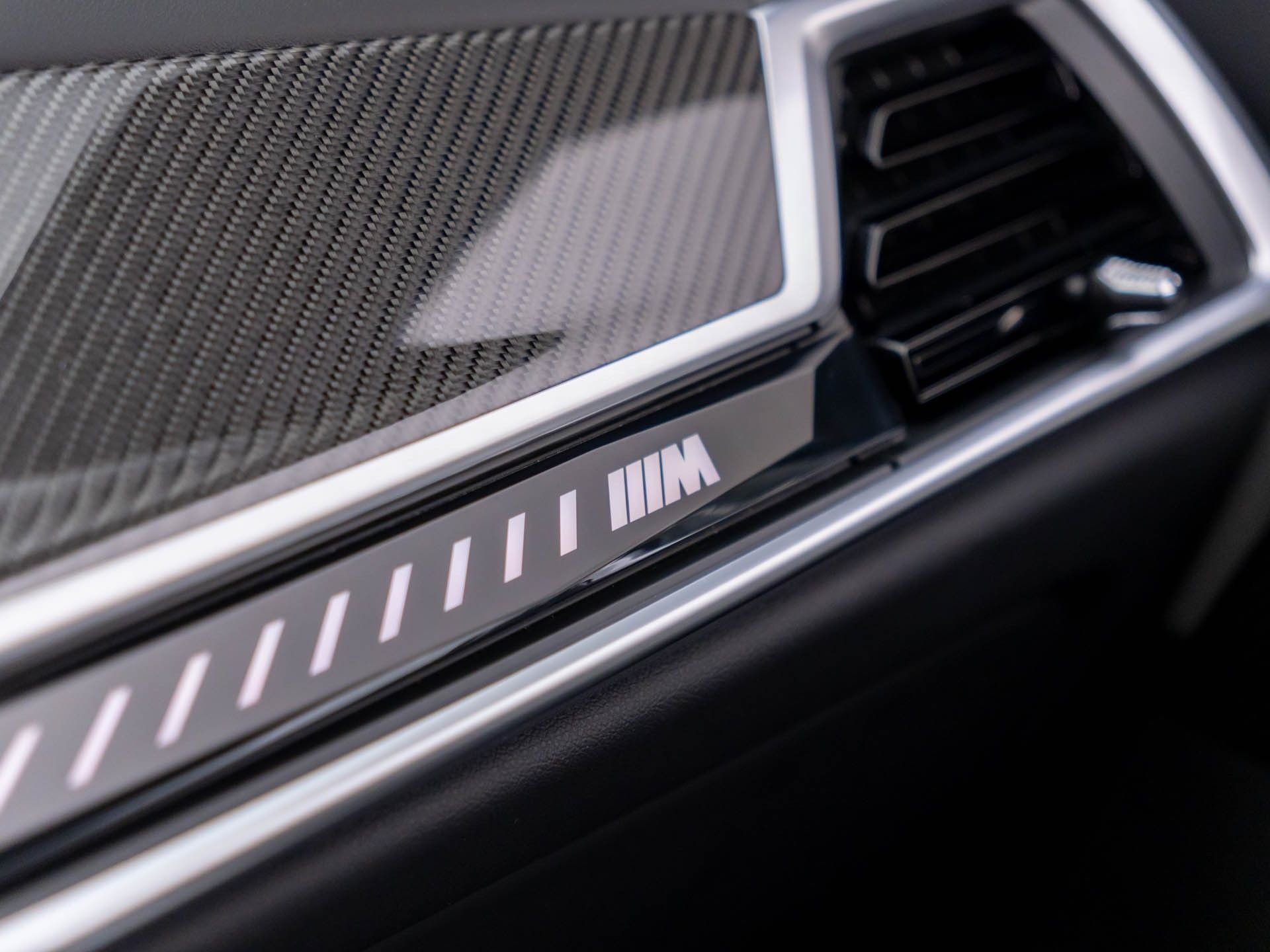 Certified Used 2025 Skyscraper Grey Metallic BMW M60i image 33