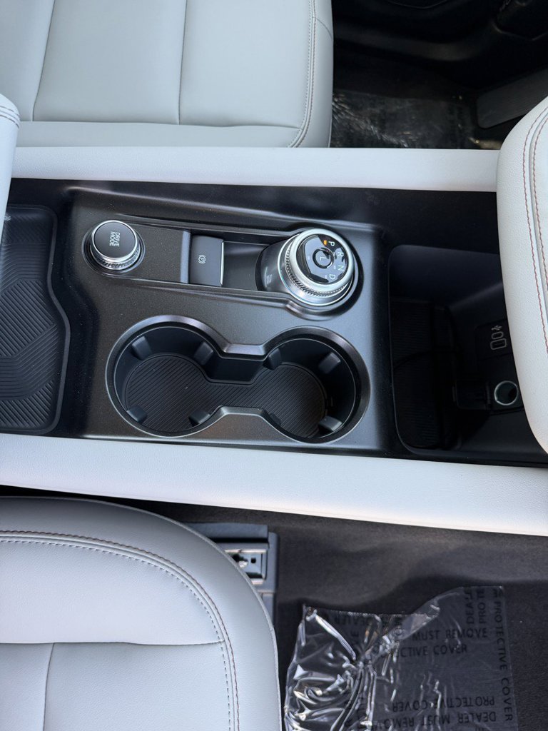 New 2026 Star White Metallic Tri-Coat Ford Active image 13