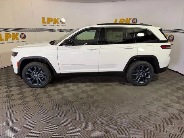 New 2026 Bright White Clear-Coat Exterior Paint Jeep 85th Anniversary Edition image 6