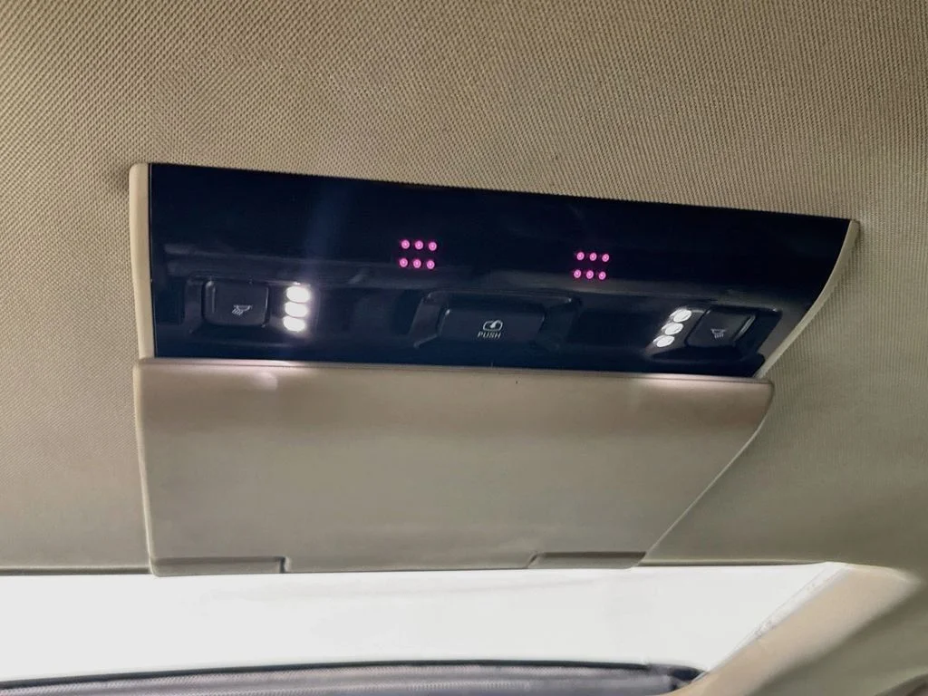 Used 2018 Iridescent Pearl Tricoat Chevrolet LT image 42