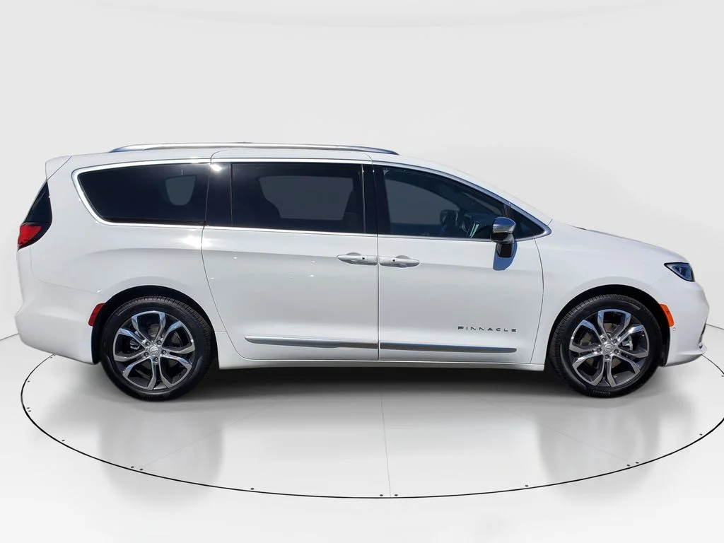 New 2026 Bright White Clear-Coat Exterior Paint Chrysler Pinnacle image 2