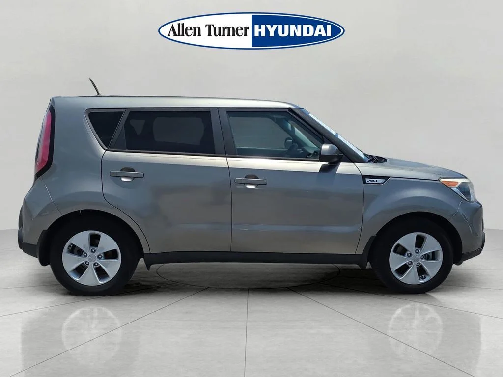 Used 2016 Titanium Gray Kia Base image 9