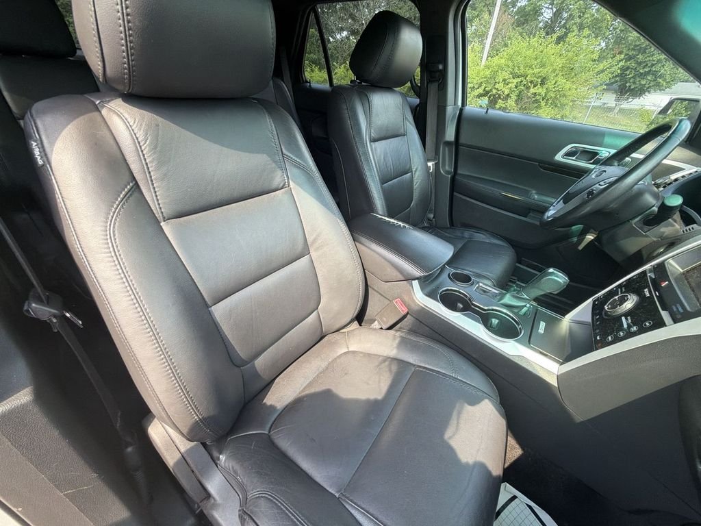 Used 2015 Silver Ford Limited image 24