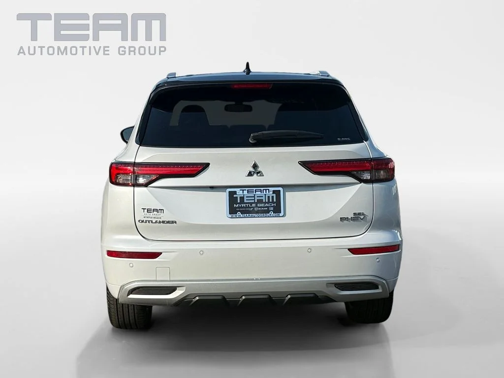 Used 2023  Mitsubishi SEL image 6