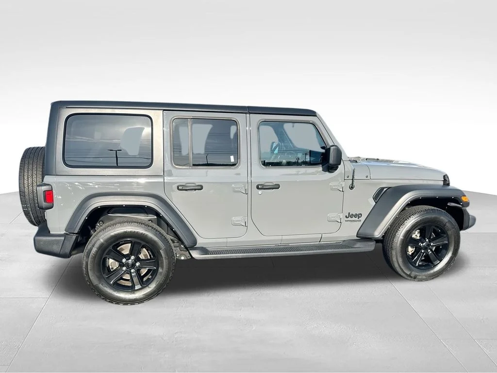 Used 2022 Gray Jeep Unlimited Sport Altitude image 9