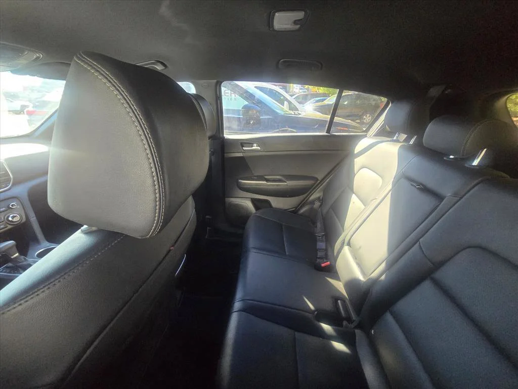 Used 2021 Red Kia S image 5