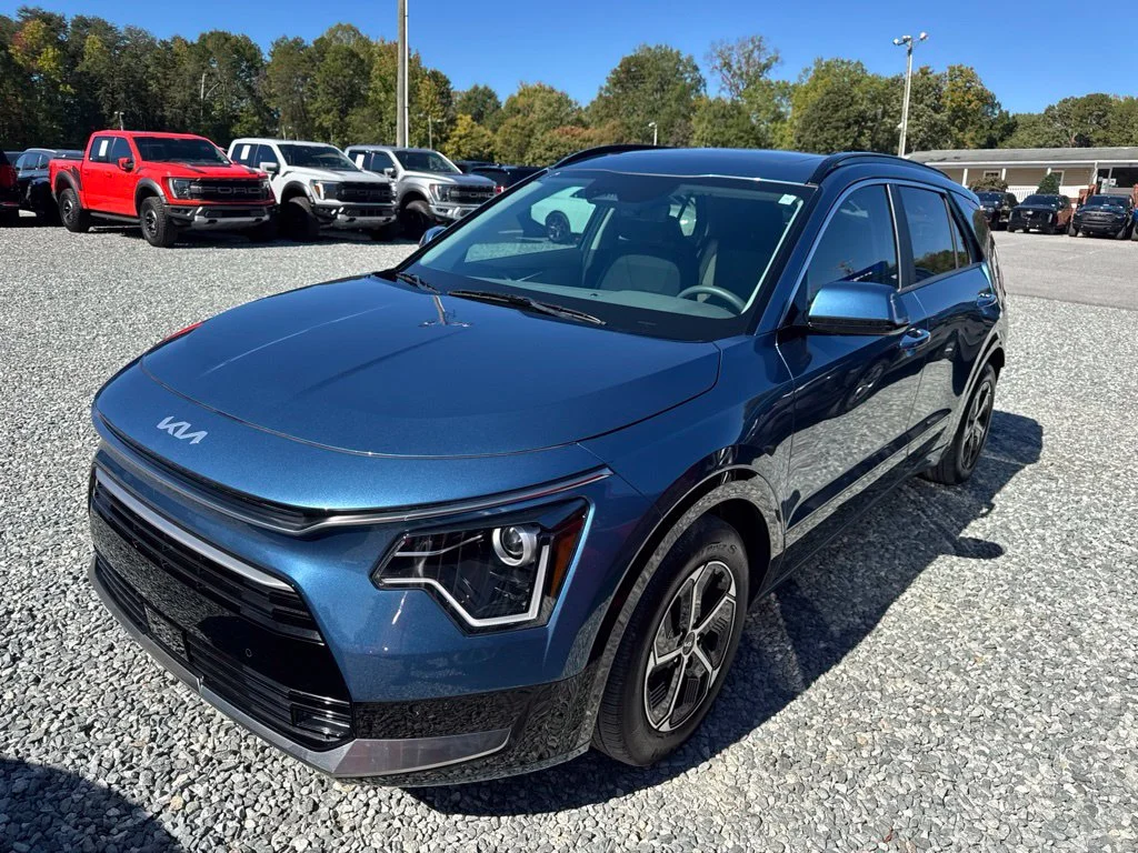 Used 2025 Blue Kia SX image 1