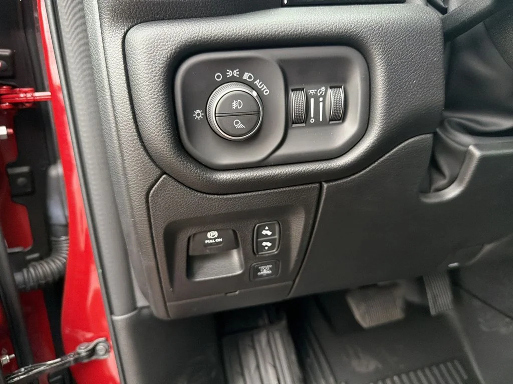 New 2026 Molten Red Pearl-Coat Exterior Paint Ram Laramie image 27