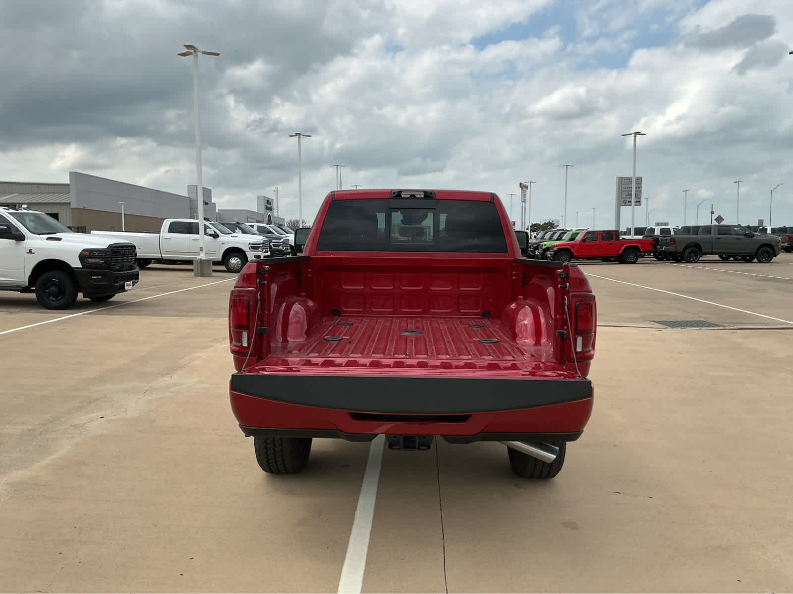 New 2026 Molten Red Pearl-Coat Exterior Paint RAM Laramie image 12