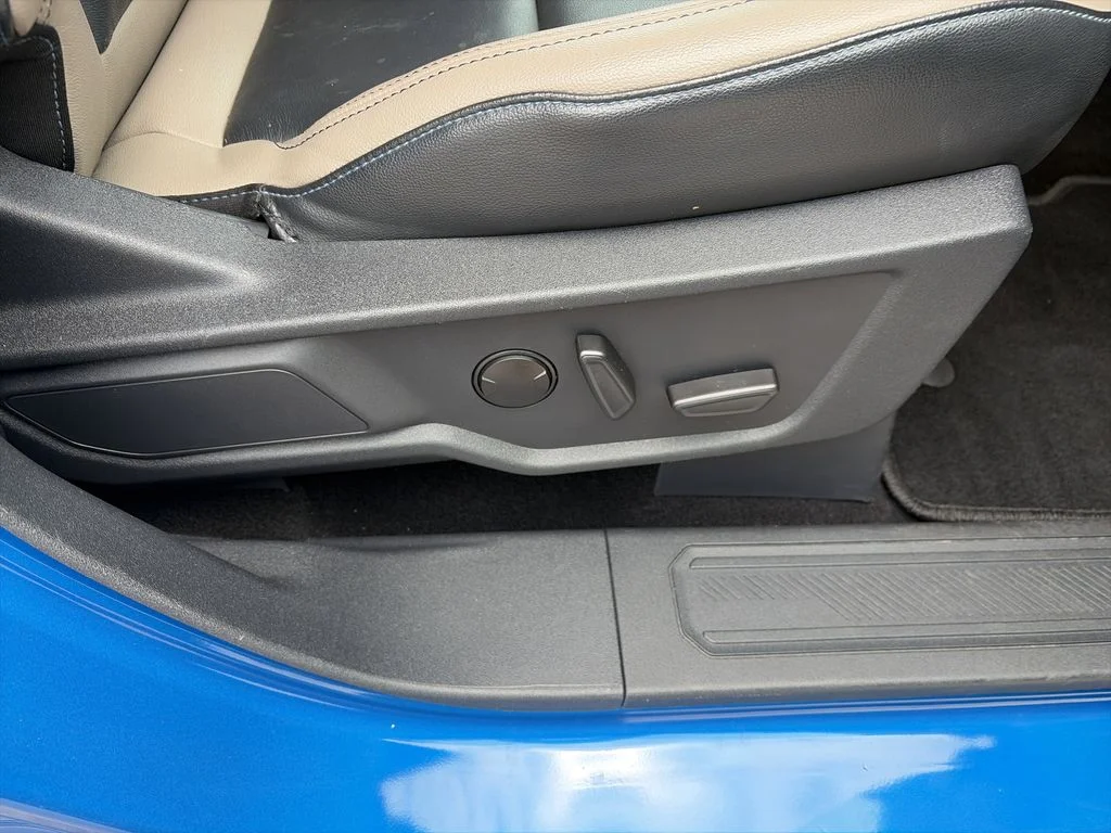 Used 2021 Blue Ford Wildtrak image 33