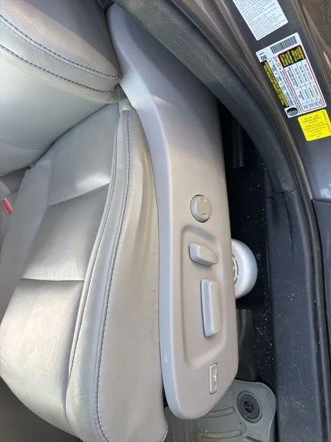 Used 2018 White Toyota XLE image 17