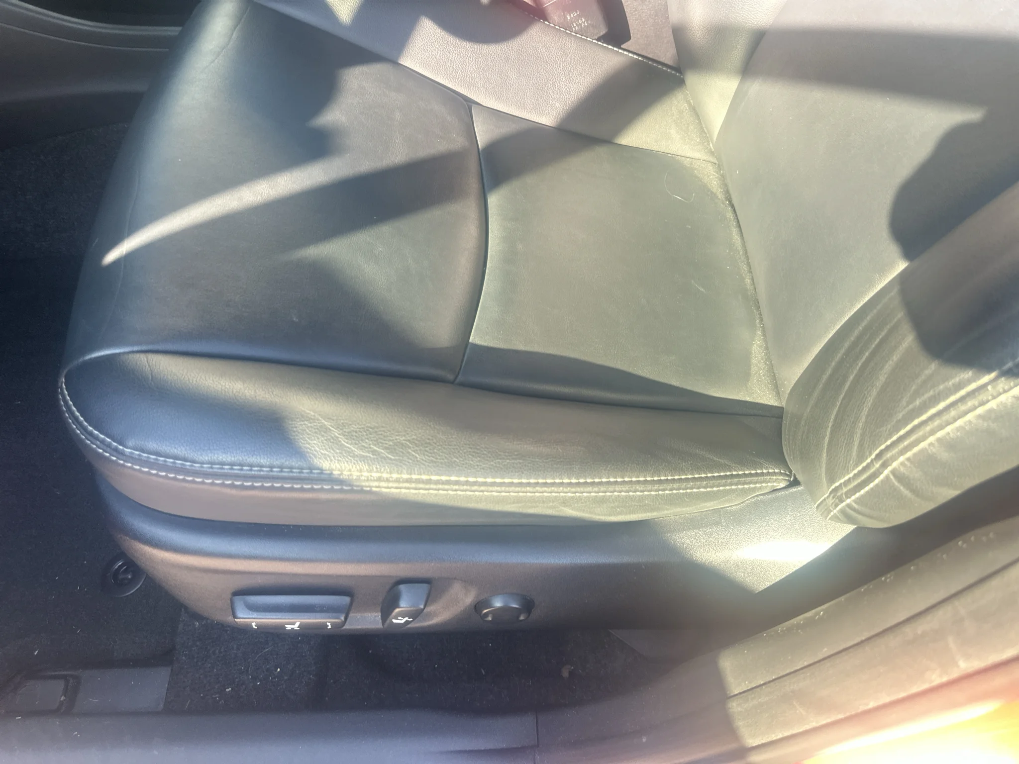Used 2015 Absolutely Red Toyota Five image 9
