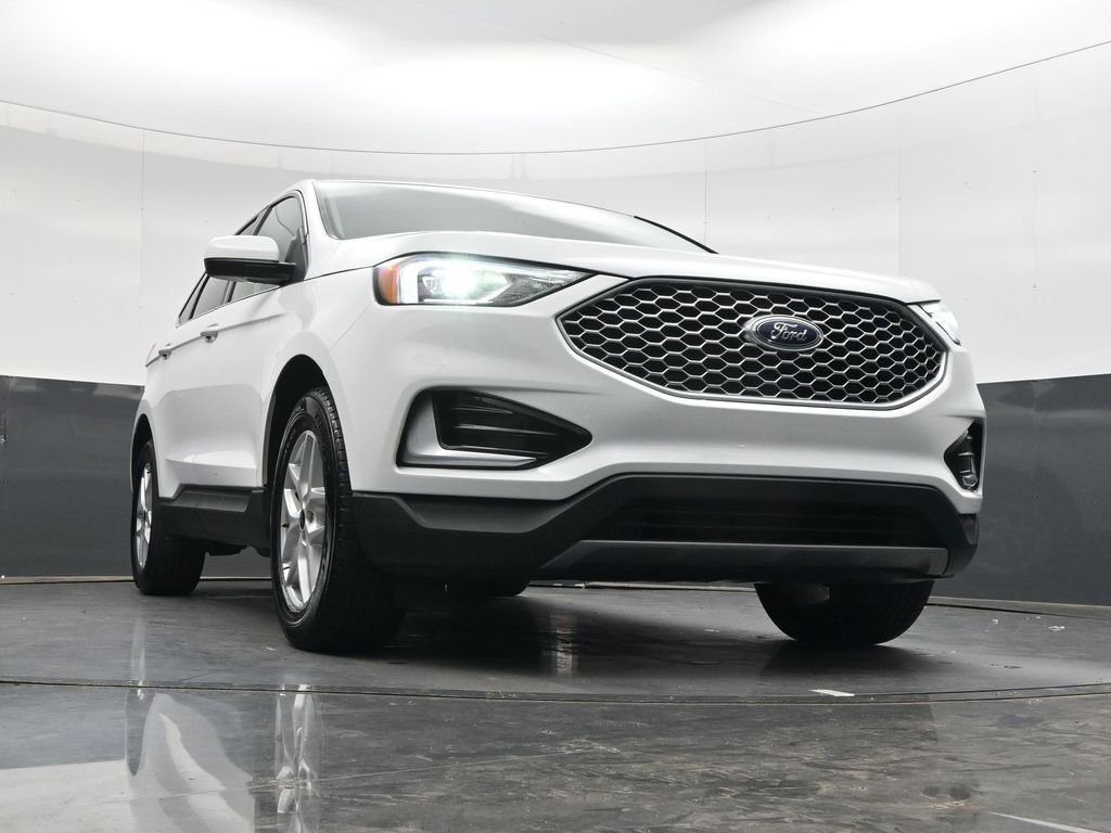 Used 2024 White Ford SEL image 42