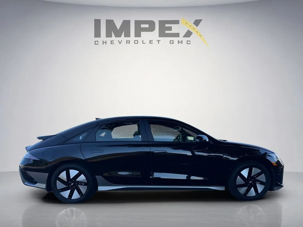 Used 2024 Black Hyundai SE image 6