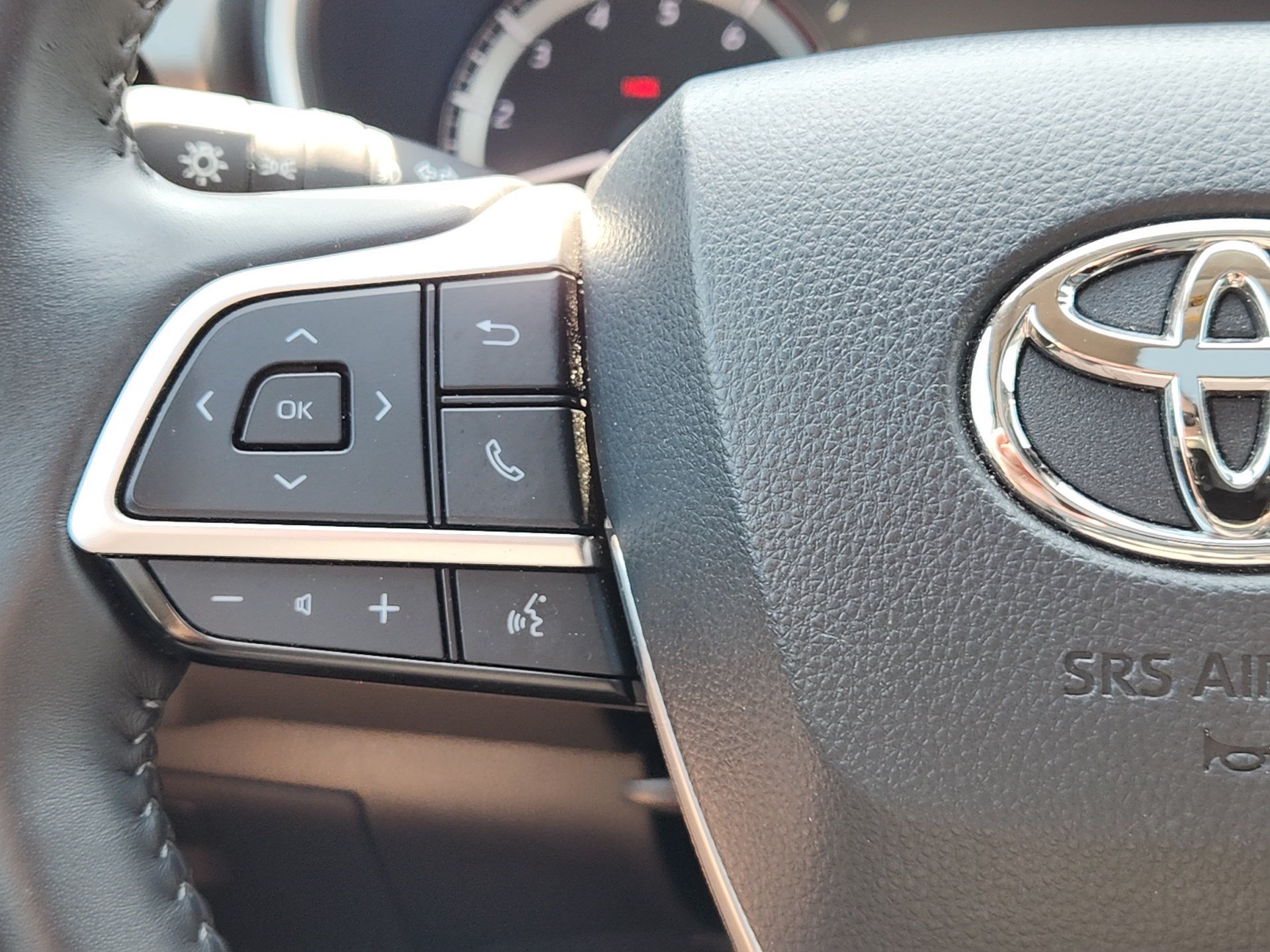 Certified Used 2025 Celestial Silver Metallic Toyota XLE image 19