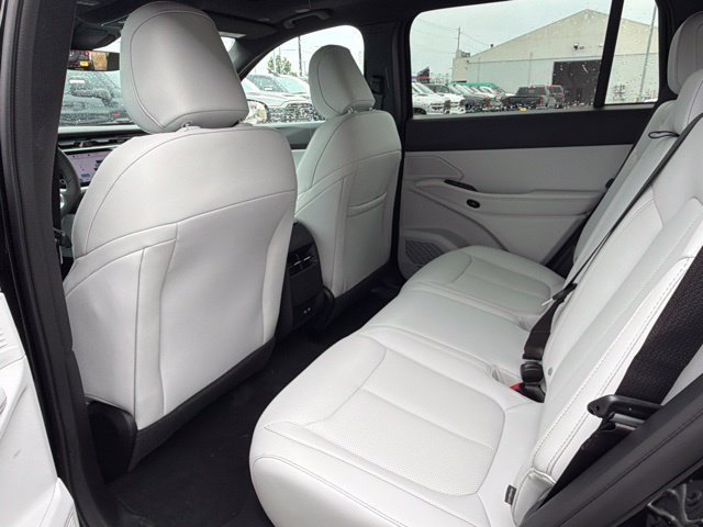 New 2026 Diamond Black Crystal Pearl-Coat Exterior Paint Jeep Limited image 15
