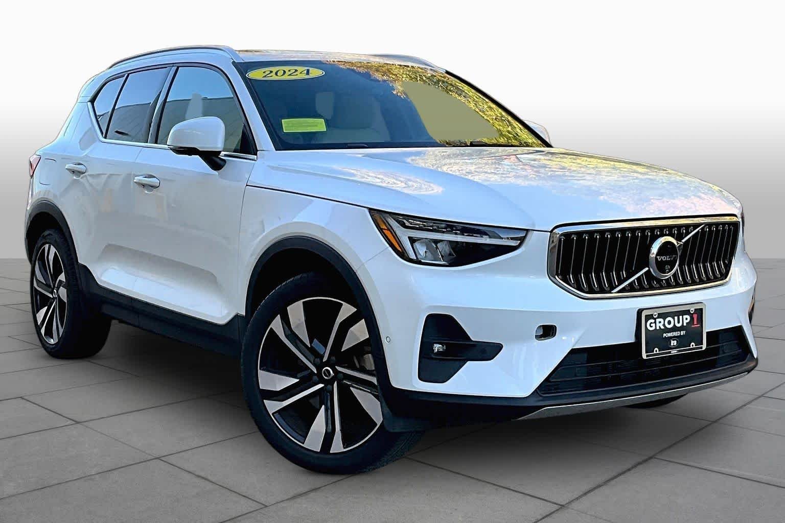 Used 2024 Crystal White Metallic Volvo Plus Bright Theme image 3