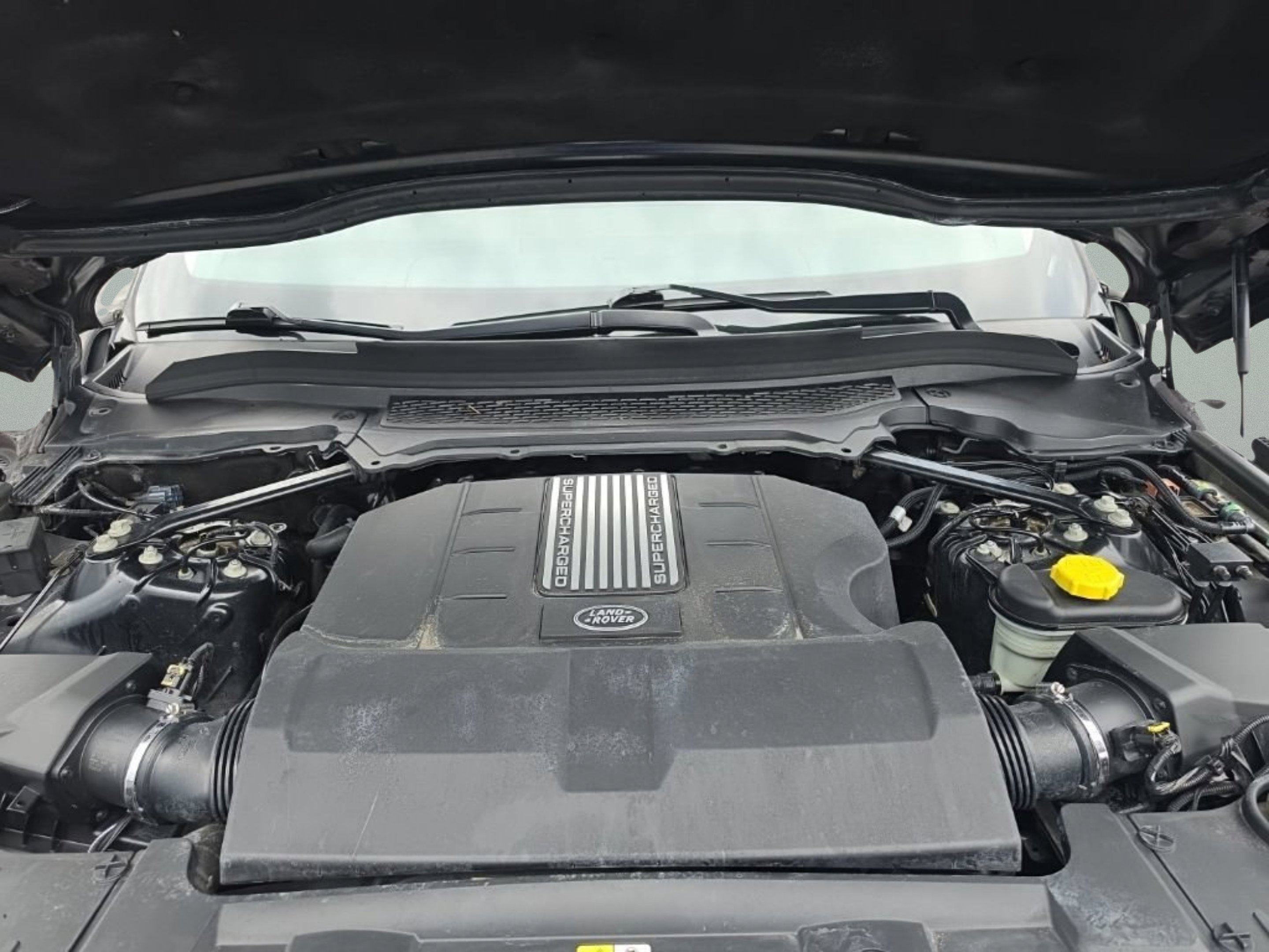Used 2015 Santorini Black Metallic Land Rover Supercharged image 10