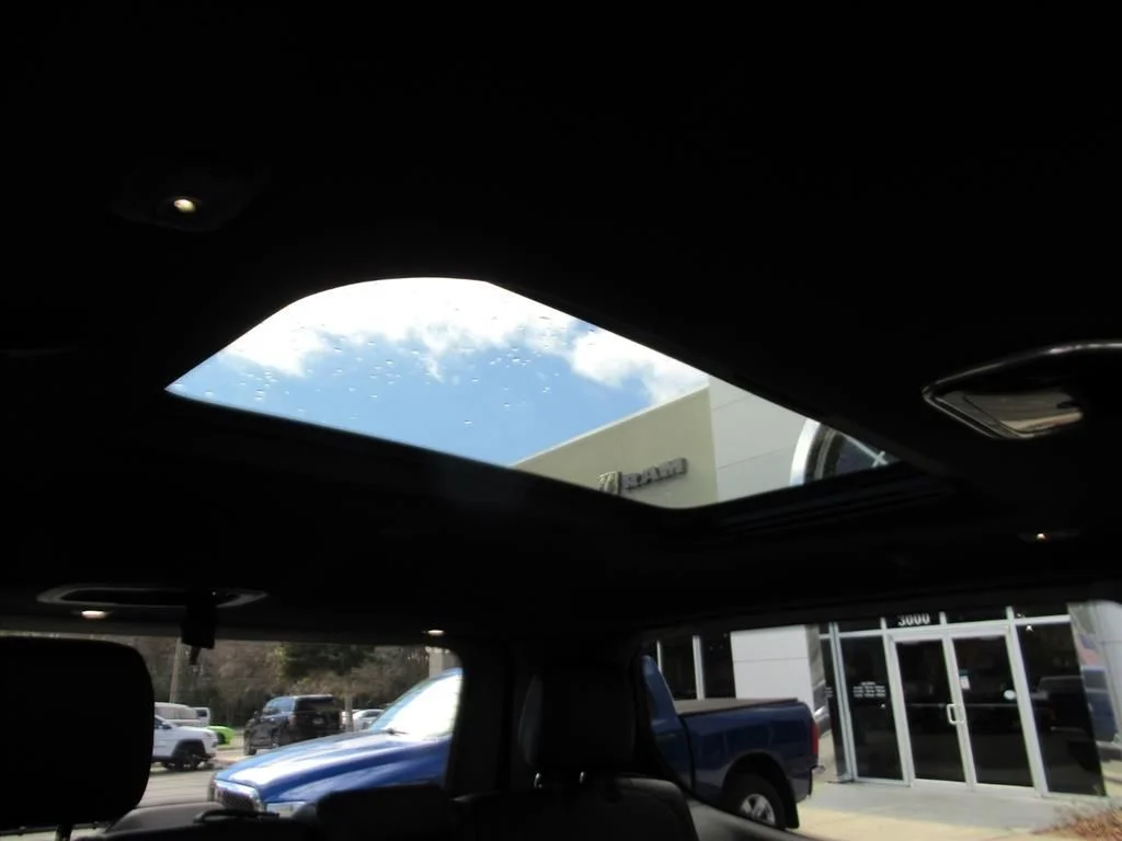 New 2026 Velvet Red Pearl-Coat Exterior Paint Jeep Limited Altitude image 28