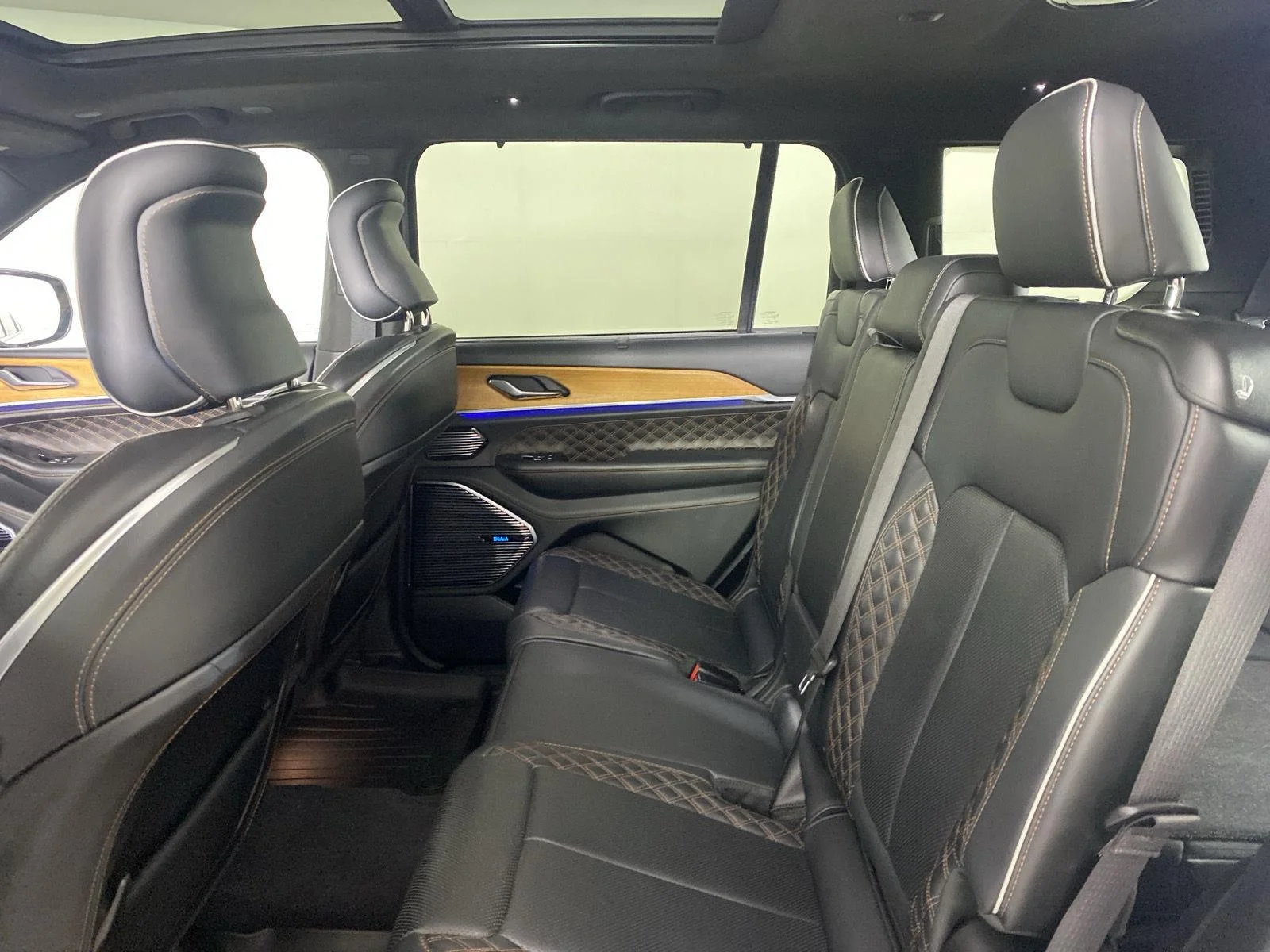 Used 2022 Bright White Clearcoat Jeep Summit Reserve image 25