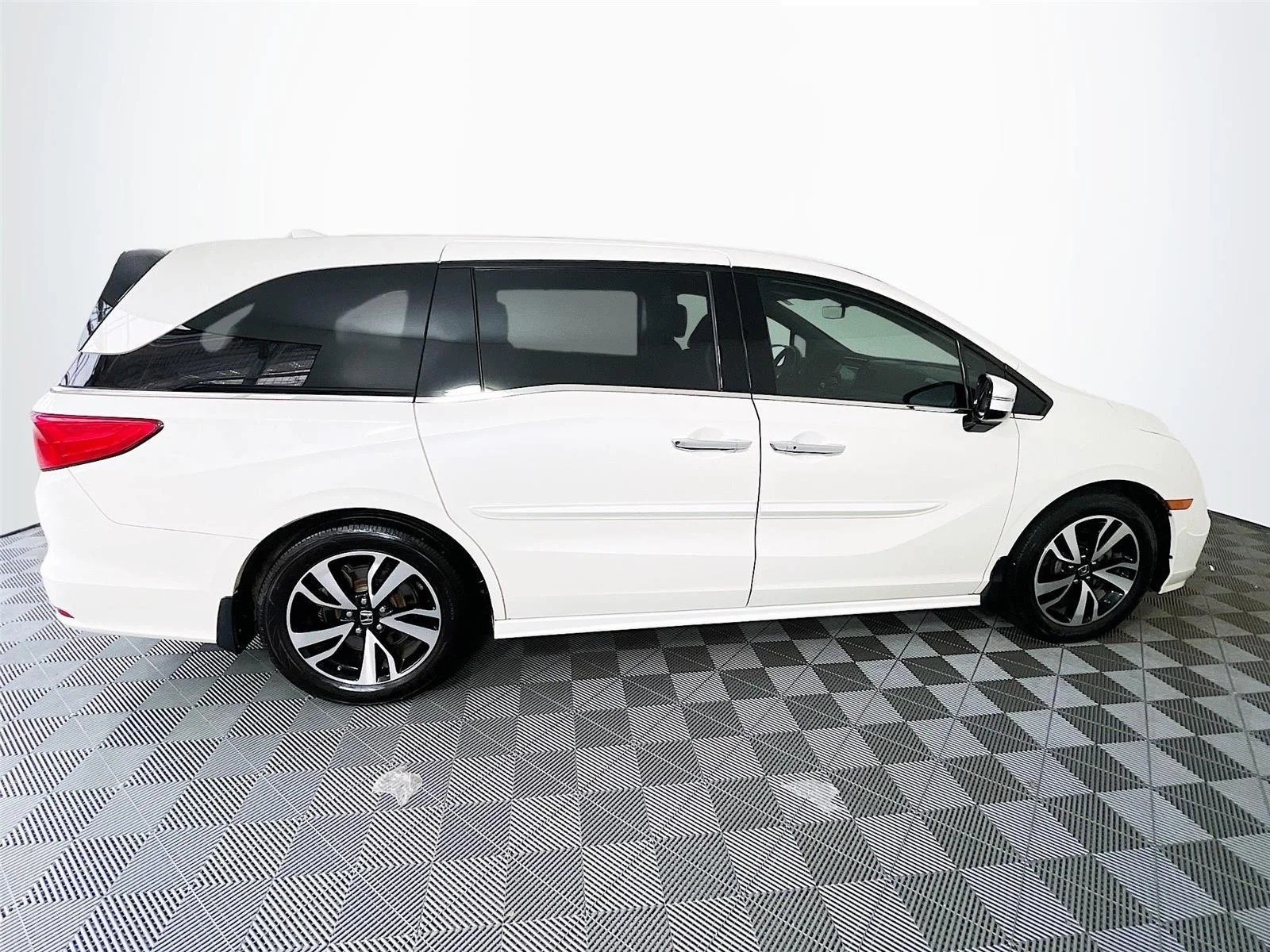Used 2019 White Diamond Pearl Honda Elite image 11