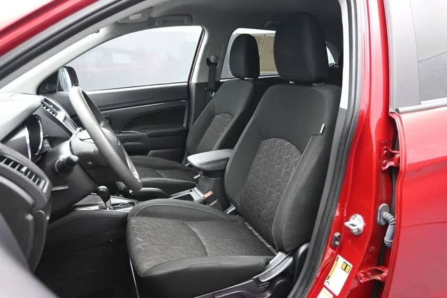 Used 2024 Red Mitsubishi 2.0 ES image 5