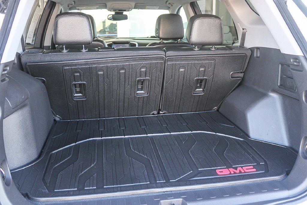 Used 2023 White GMC SLT image 25